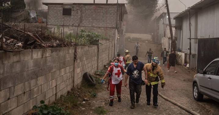 Hombre es rescatado tras quedar atrapado en incendio en la Zona Centro de Tijuana