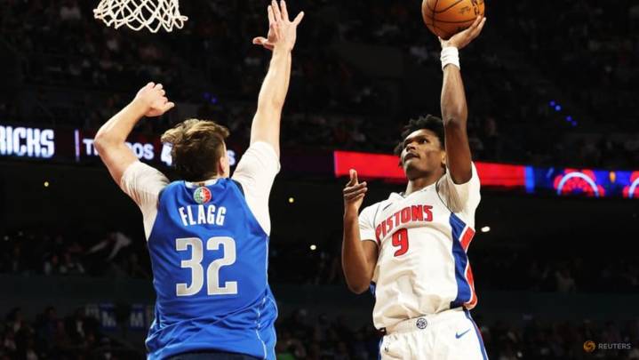 Pistons edge Mavericks amid Day of the Dead color and Mexico City roar