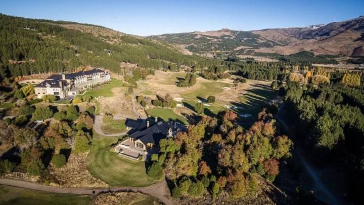 Un hombre apareció muerto en un auto en el Chapelco Golf de San Martín de los Andes la Justicia analiza las pericias en la zona