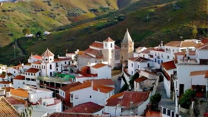 El Borge e Iznate declaran no potable el agua tras detectar cloratos en sus redes