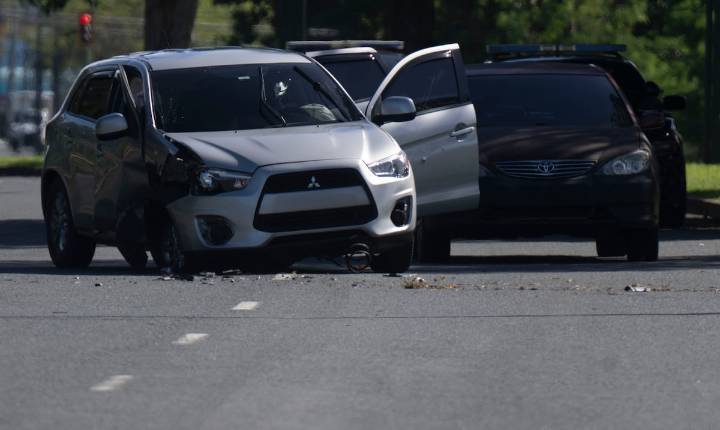 FOTOS: Matan a conductor en Toa Baja
