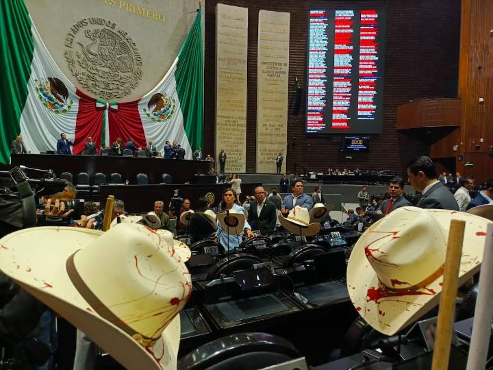 Manzo, un minuto de silencio; diputados le rinden homenaje