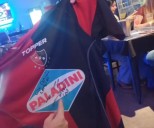 “Es un emblema de orgullo”. Buscan una camiseta de Newell’s firmada por Maradona que fue robada durante un evento