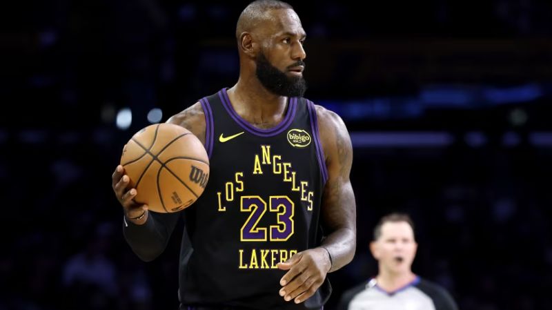 LeBron James comienza su temporada número 23, marcando la carrera más larga en la historia de la NBA