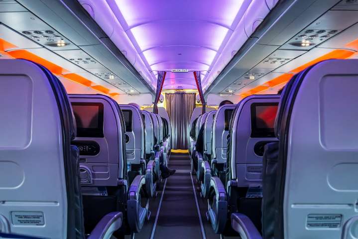 Airlines suspend Venezuela flights after FAA warning