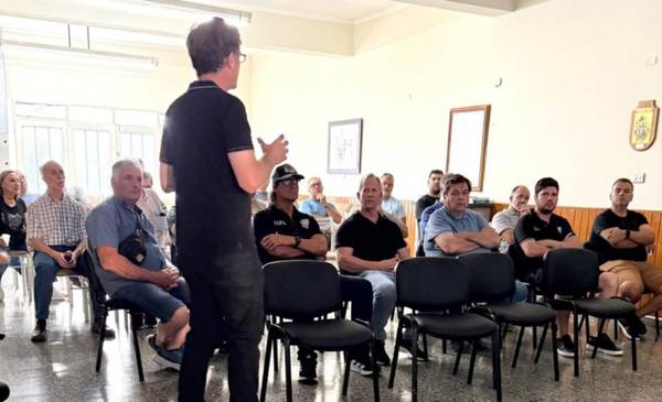 STIgas presentó un libro sobre la historia de los trabajadores del gas en Bahía Blanca y la región