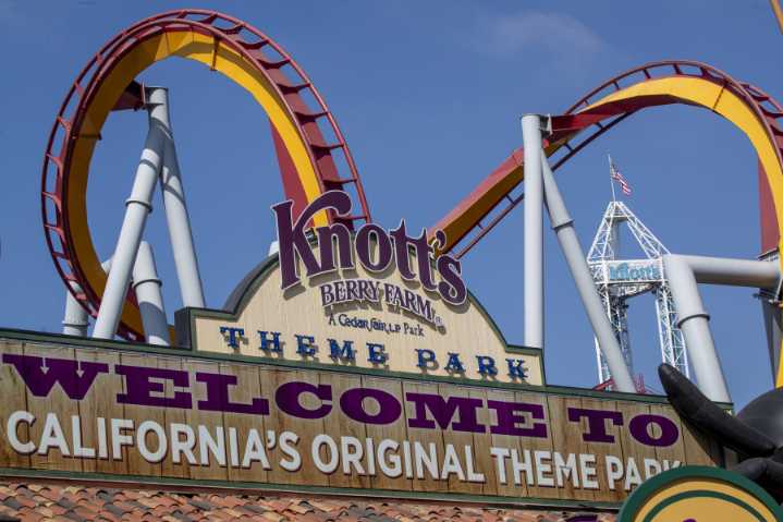 Six Flags has no plans to sell Knott’s Berry Farm or Magic Mountain, CFO says