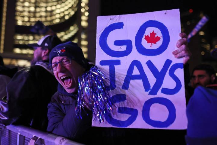 Blue Jays fans go wild after Bo Bichette’s 3
