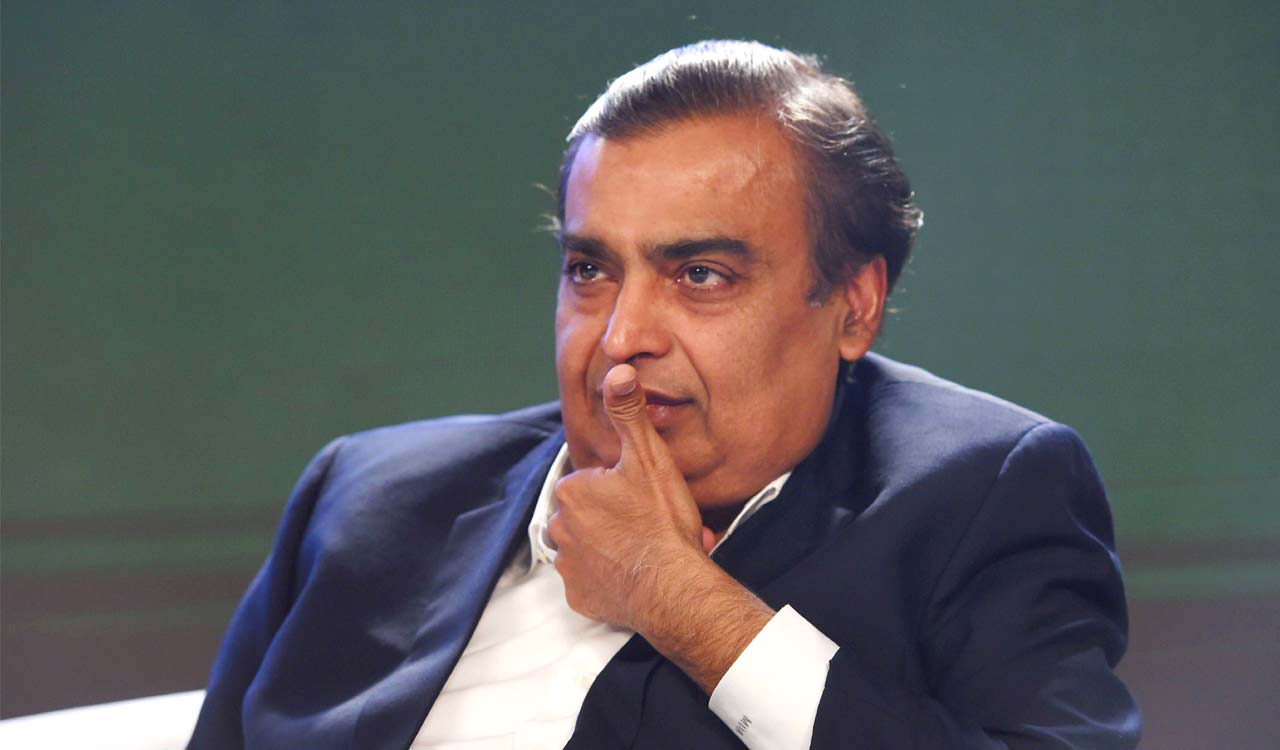 Mukesh Ambani visits Guruvayur Temple, pledges Rs 15 crore for new hospital