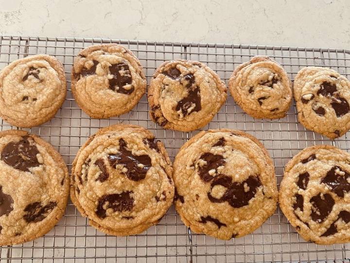 Recipe: Pan-banging chocolate chunk cookies