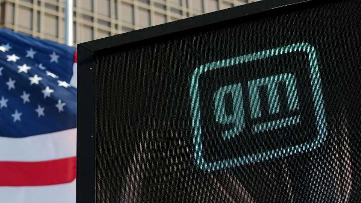 Entran en vigor en EU aranceles de 25% a camiones importados, medida que afecta a México