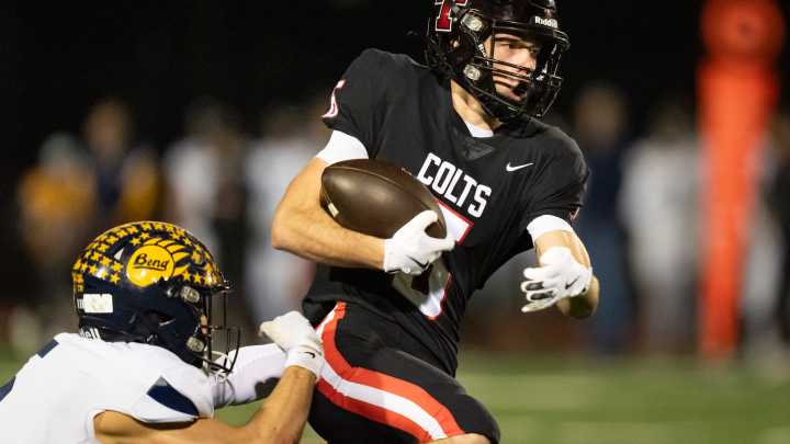 Thurston football races past Bend to secure trip to 5A quarterfinals