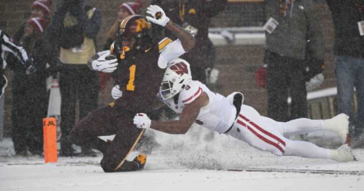 Minnesota keeps Paul Bunyan's Axe with a 17-7 win in the snow over Wisconsin