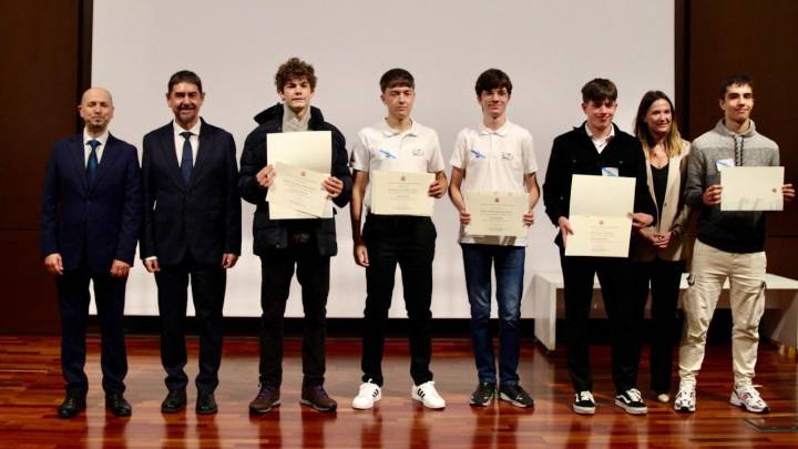 Seis alumnos gallegos ganan premios en las olimpiadas científicas nacionales