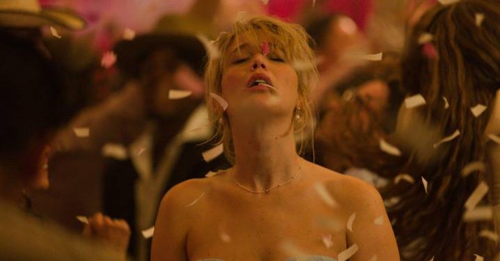 Desmadrado pedestal para Jennifer Lawrence