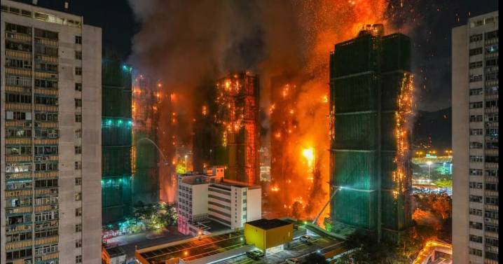 Voraz incendio consumió un complejo residencial en Hong Kong: hay 12 muertos y 16 heridos