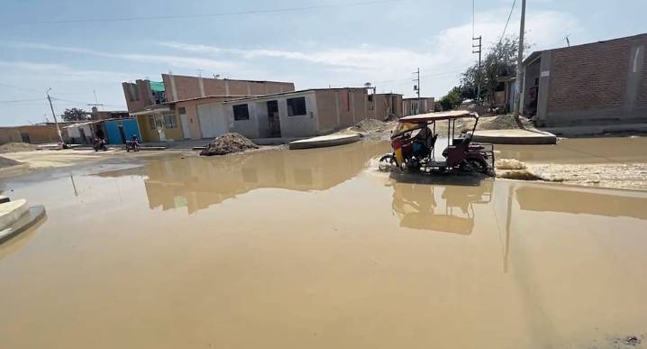 Obra de pistas de S/ 12 millones quedó bajo el agua tras las lluvias en Piura