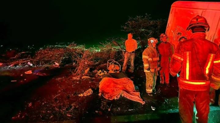 Al menos 19 muertos y más de 15 heridos tras colisionar un autobús y un camión