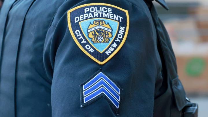 NYPD sergeant accused of posing as ICE agent, ordering family report to immigration facility