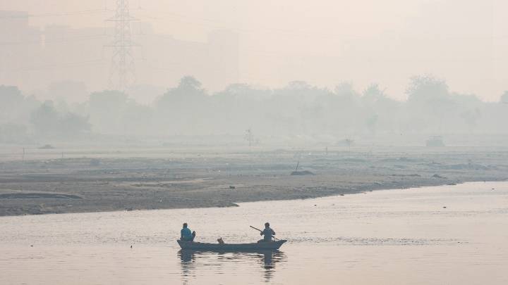 Smog blankets Delhi-NCR as air quality remains severe for 2nd day in a row