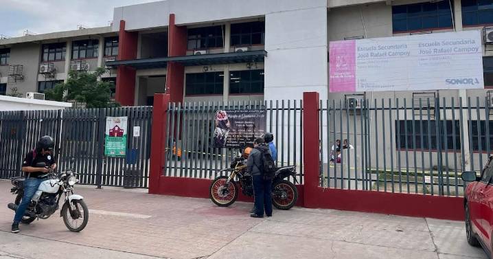 Fumigan contra el dengue en escuela secundaria de Ciudad Obregón