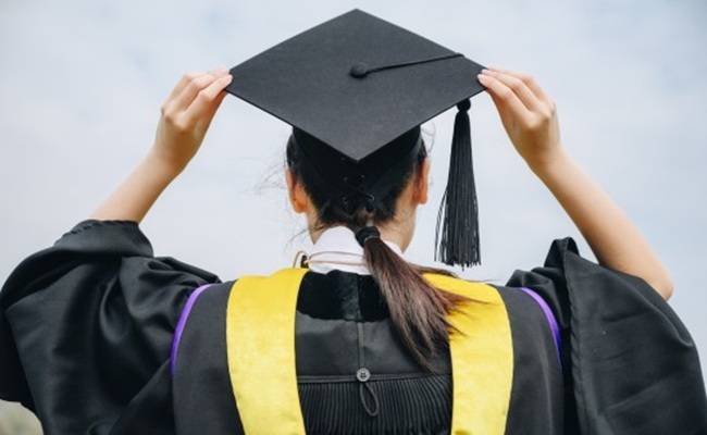 Worst Job Market Since 2020 Looms for Class of 2026