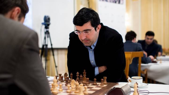 The chess federation accuses a former champion of harassing a rival who died