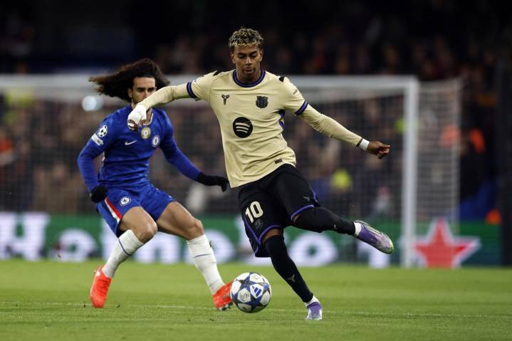 El Barça busca el empate con uno menos