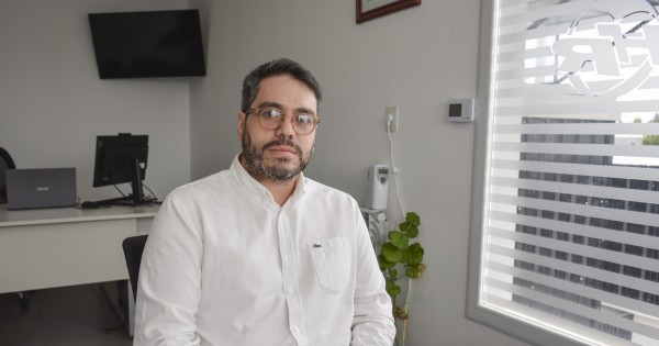 Flores: "Estamos reordenando los recursos para garantizar una atención de calidad y con tecnología médica"