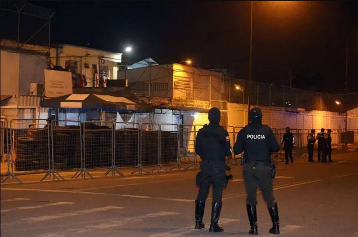 Gobierno confirma la muerte de 27 presos por ahorcamiento en una cárcel del sur de Ecuador