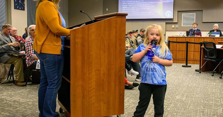 School board decides not to redistrict Blue Heron Elementary, Oakdale Middle students for now