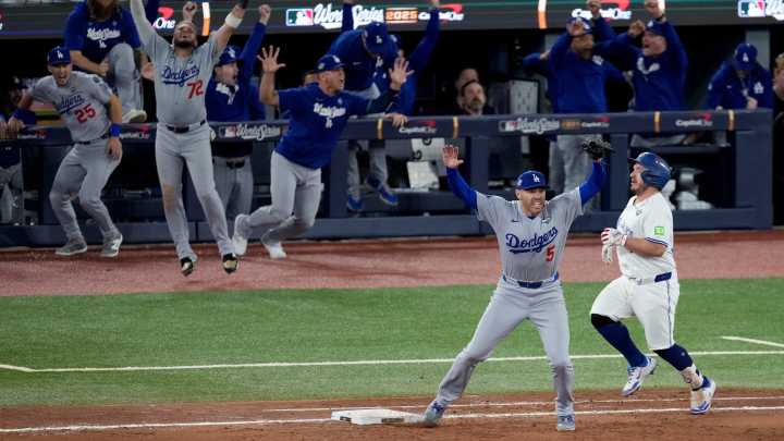 Smith homer in 11th gives Dodgers World Series title over Blue Jays