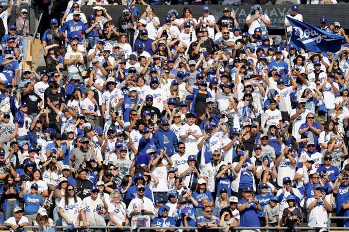 Los Dodgers desatan la euforia masiva en Los Ángeles por su triunfo en la Serie Mundial