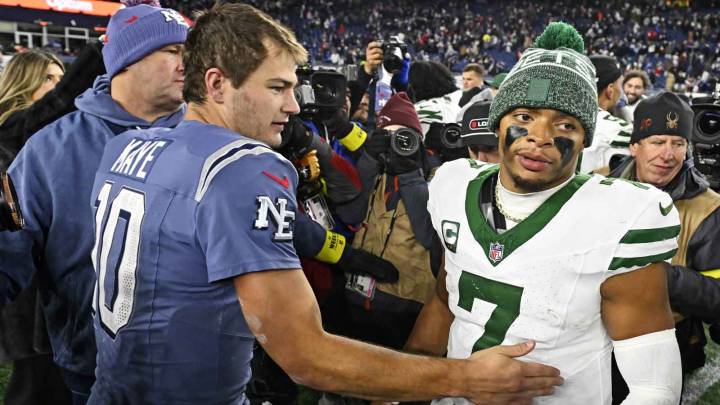 Jets’ Aaron Glenn takes blame away from Justin Fields in loss to Patriots