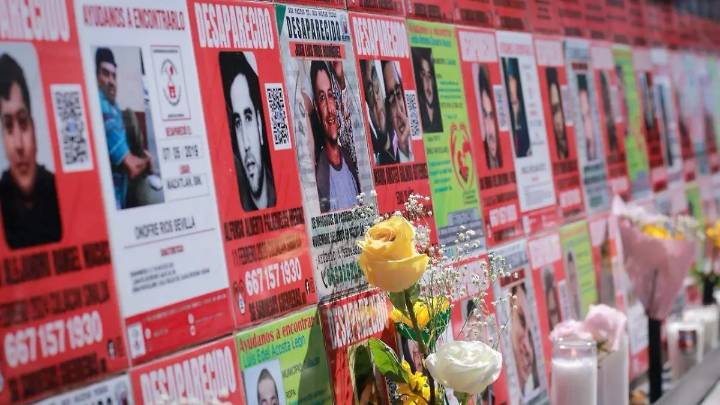 Madres rastreadoras develan mural en Culiacán en honor a desaparecidos