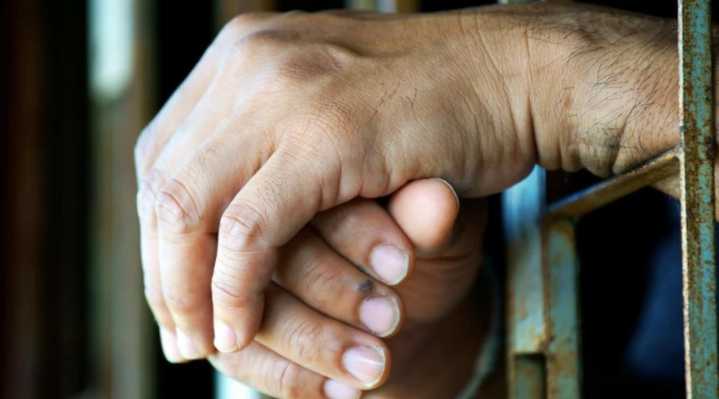 Presos políticos en Venezuela son golpeados, padecen restricción de alimentos y son humillados: ONG