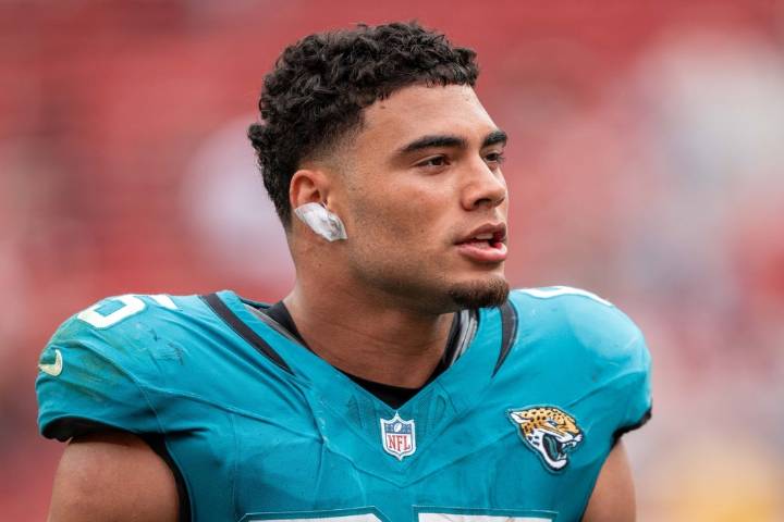 Deadspin | Jaguars open TE Brenton Strange's 21-day practice window