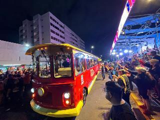 ¡Feliz y vibrante! El desfile de apertura dio inicio a la Feria de La Chinita 59
