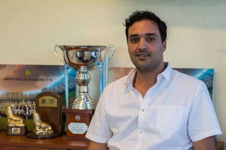 Joven dirigente del fútbol murió tras chocar y volcar con su auto