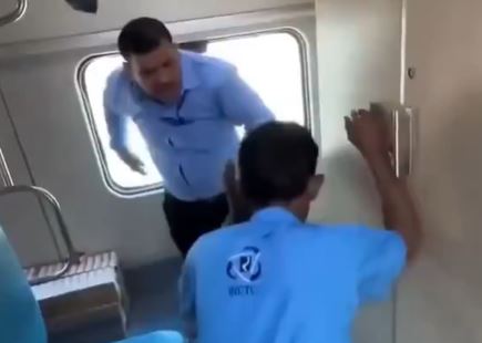 Viral: Rs 5 dispute sparks violent brawl in train pantry