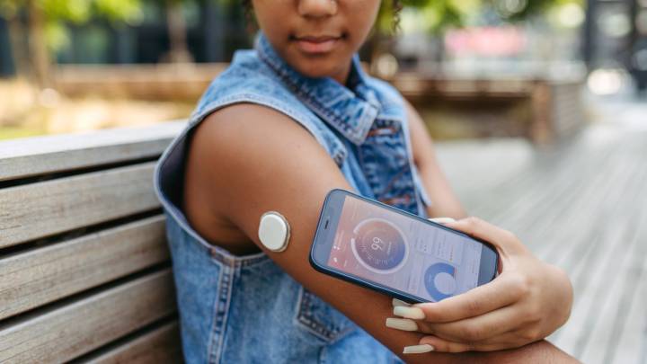 We Asked a Doctor If You Should Track Your Blood Sugar Even If You Don't Have Diabetes