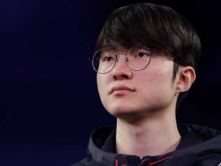 The 'League of Legends' world final is shaping up to be one of the gaming business's biggest showdowns yet