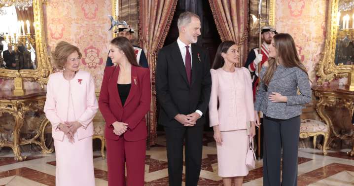La Reina Sofía y su impecable estilismo en el Palacio Real