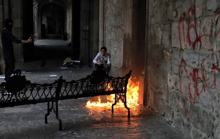 Tensión en México: destrozaron el palacio de Gobierno de un municipio tras el asesinato del alcalde