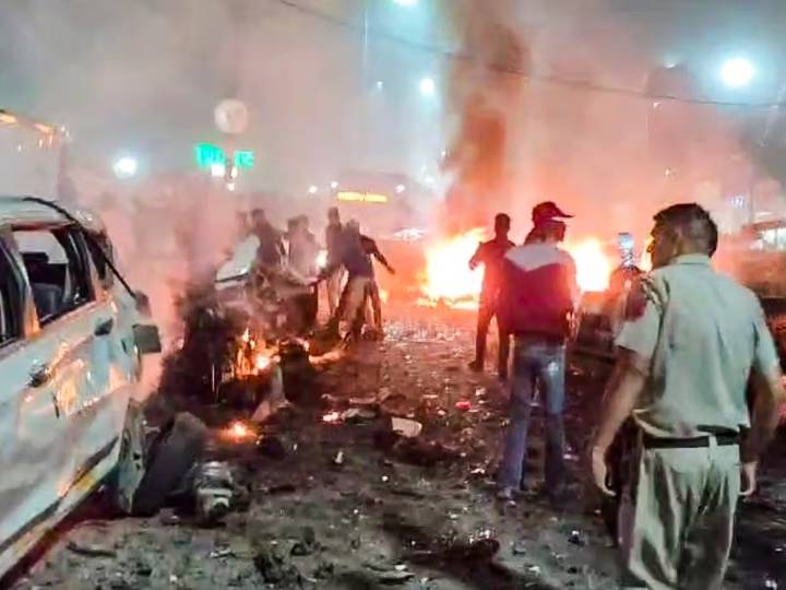 8 Killed, Dozens Injured in Blast Near Delhi’s Red Fort