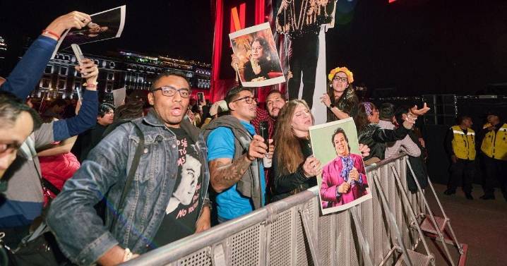 (Fotos) Juan Gabriel reúnen a 170 mil personas en el Zócalo