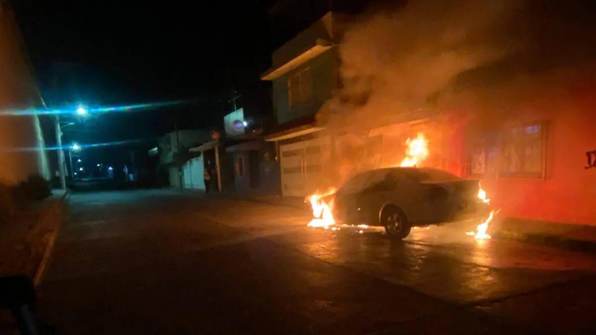 Se incendia un vehículo en Zitácuaro