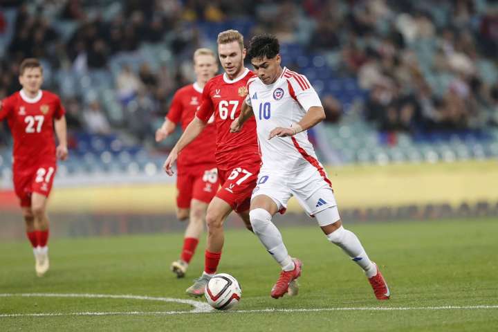 Chile venció 2-0 a Rusia y quedó listo para el ‘Clásico del Pacífico’ frente a Perú