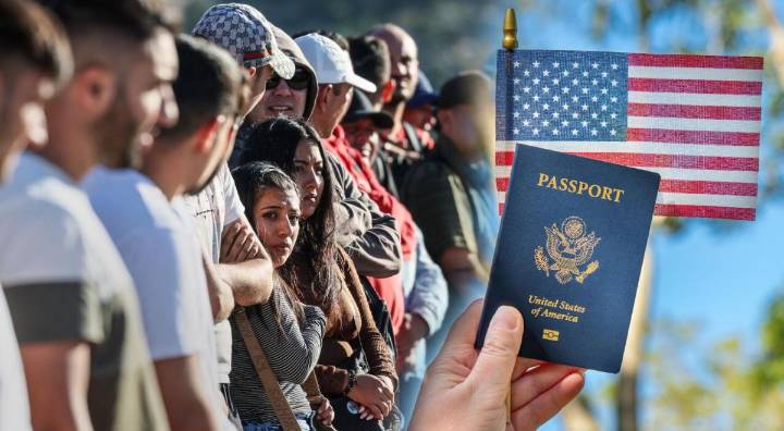 ¡CUIDADO con estafa para migrantes en San Francisco! Se hace pasar por jueza y te saca dinero prometiendo Green Card
