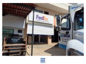 Aseguran drogas en paquete de FedEx durante cateo en Pinotepa